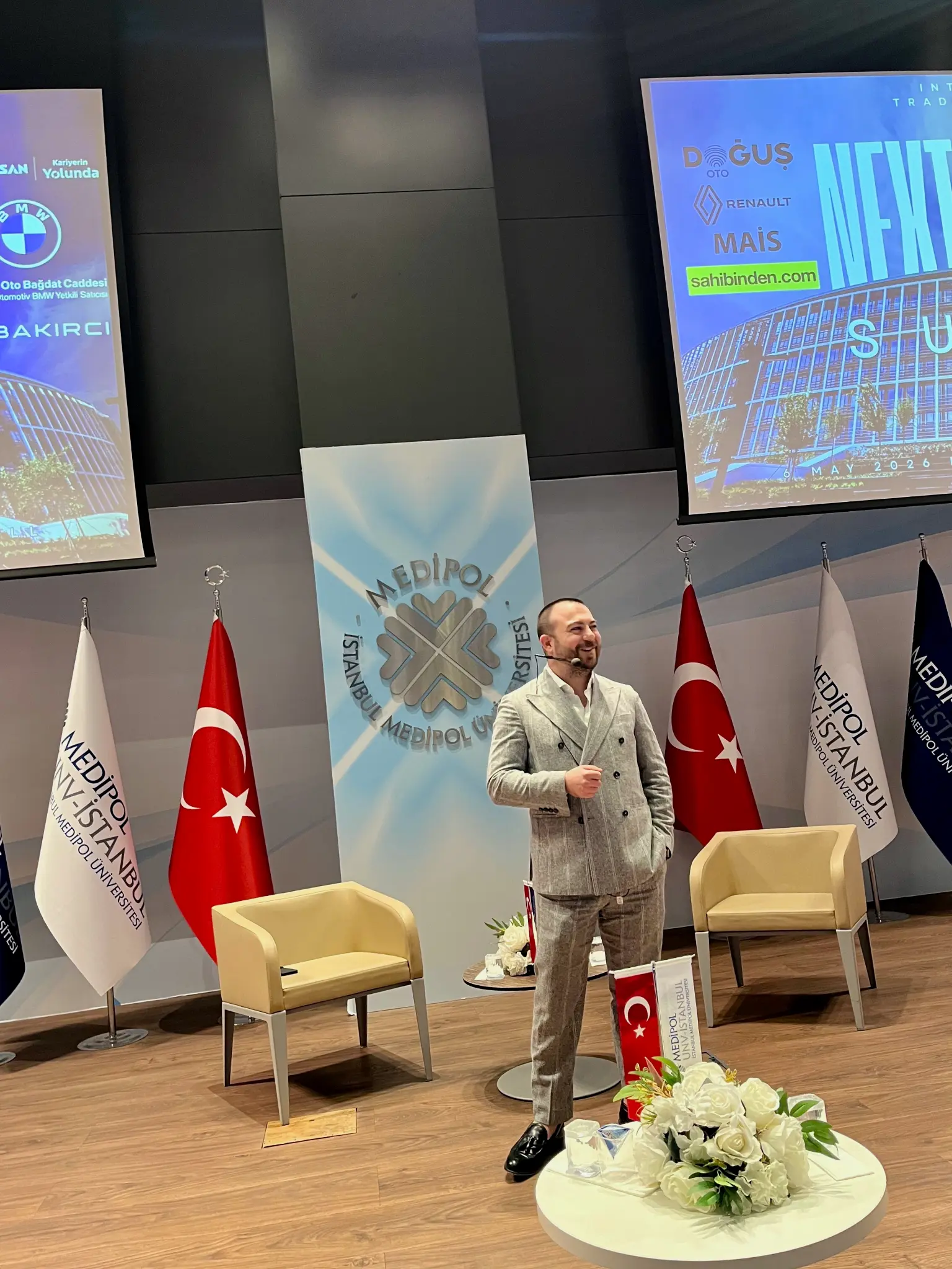 NextGen AUTO SUMMIT 2026 sahnesinde Emir Kosif